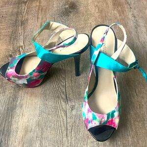 NWOT Shoe dazzle floral teal green strappy platform heels